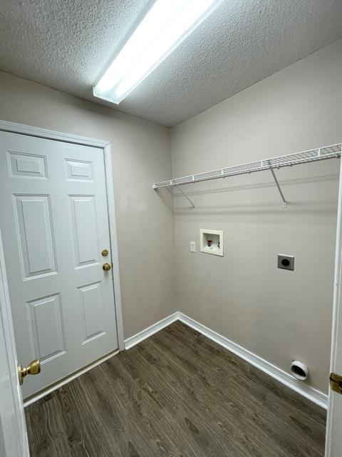 Building Photo - 925 Village Ln