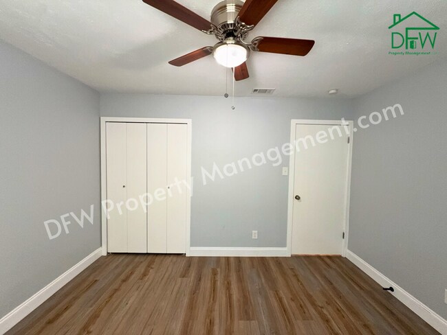 Building Photo - 8917 Vernon Dr