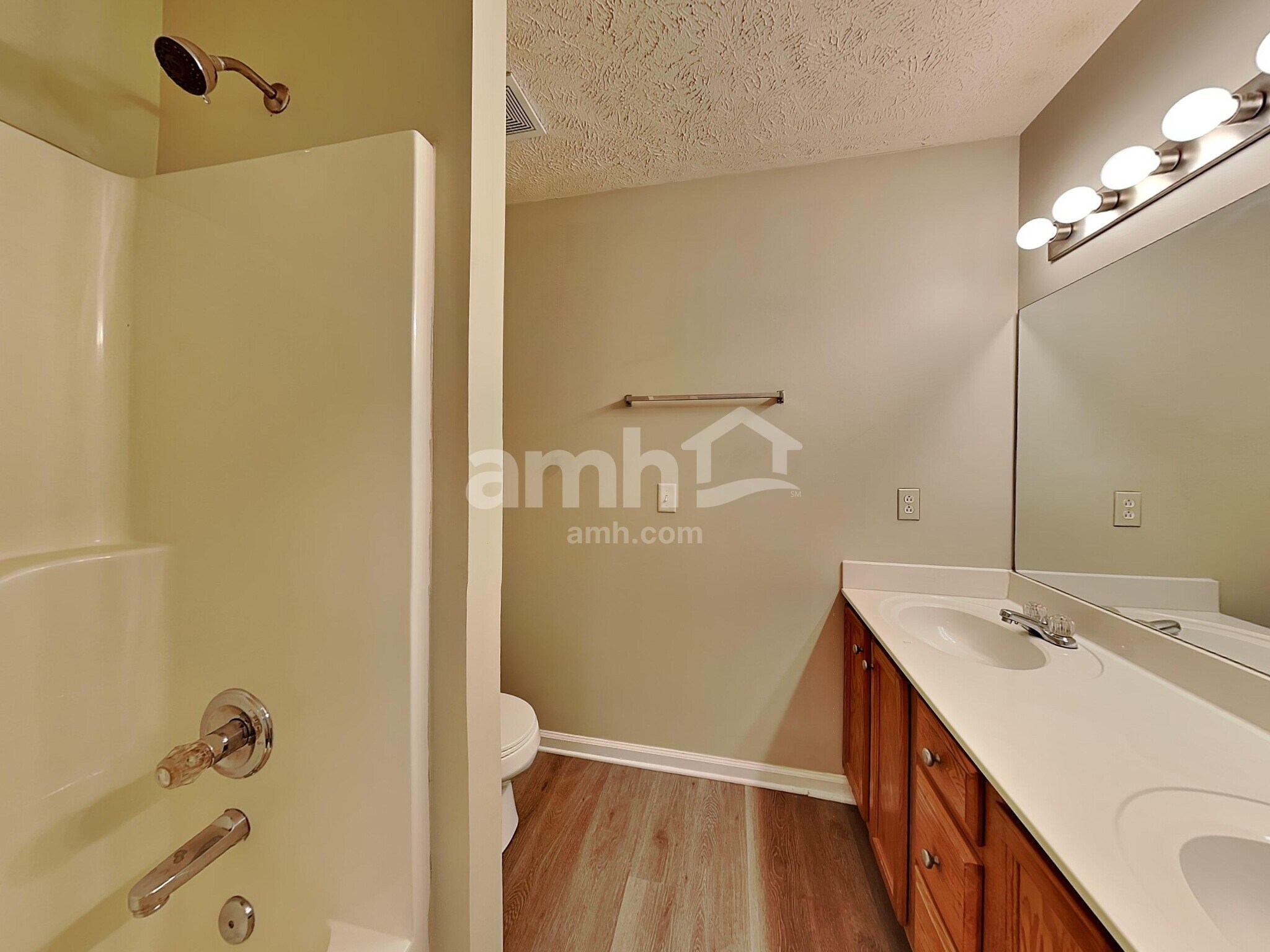 Building Photo - 1176 Saint Andrews Dr