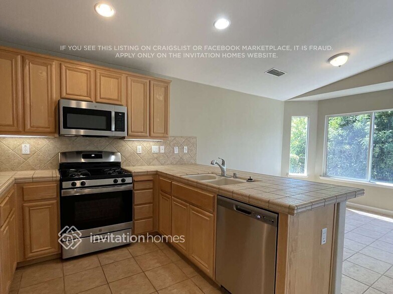 Building Photo - 395 Atlantic Dr