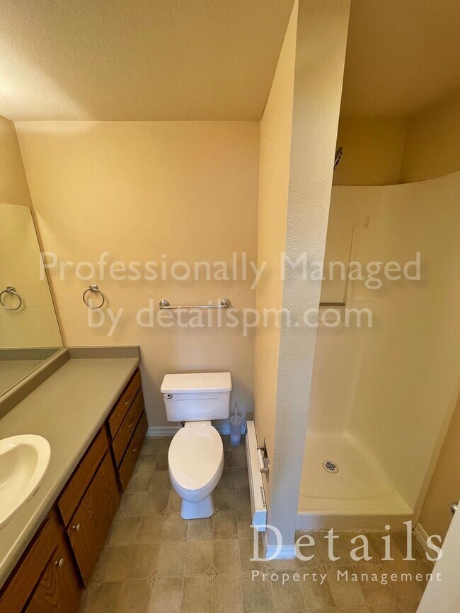 Building Photo - 2BR Bremerton Condo, Incl W/S/G