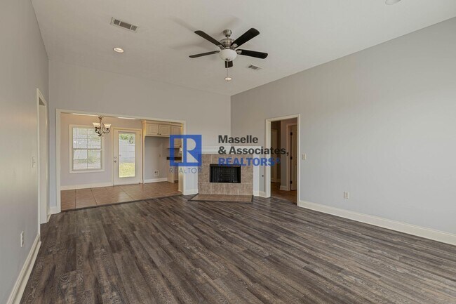 Building Photo - 3 Bed/2 Bath Home in Pearl in Silver Ridge