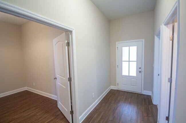 Building Photo - Spacious Full Brick in Athens City Limits!...
