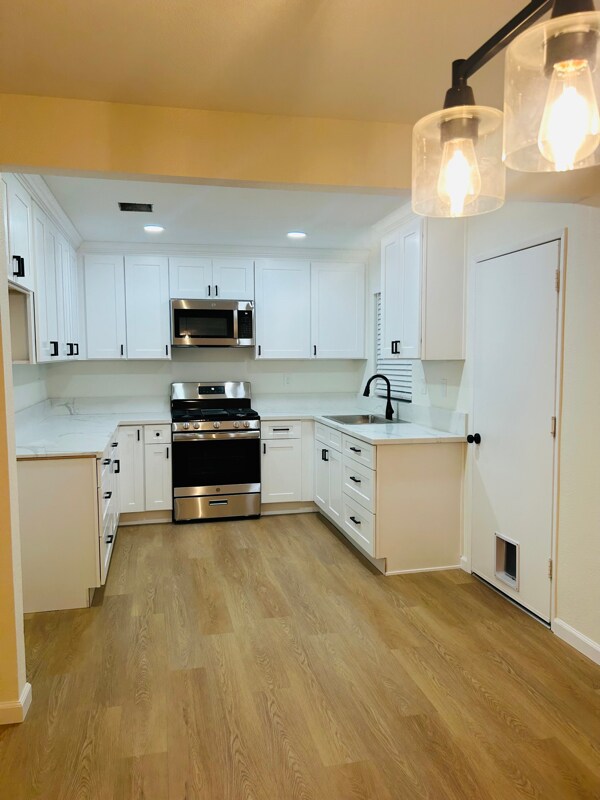 Building Photo - 2811 E 11th St