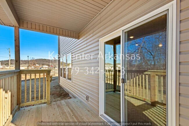 Building Photo - 811 E Sparrow Cir