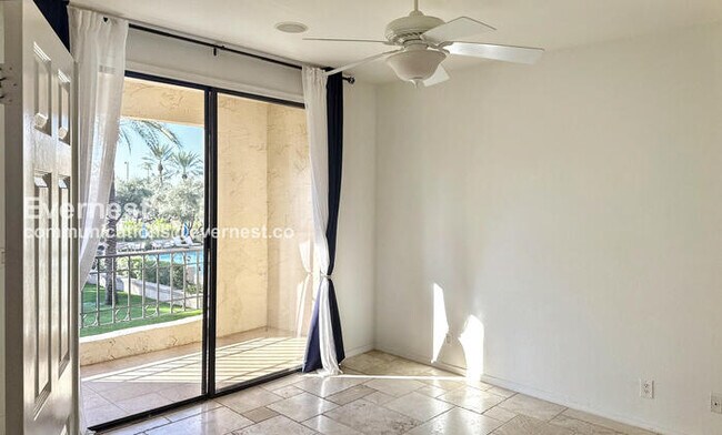 Building Photo - 9708 E Vía Linda