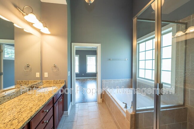 Building Photo - 913 Telfair Close
