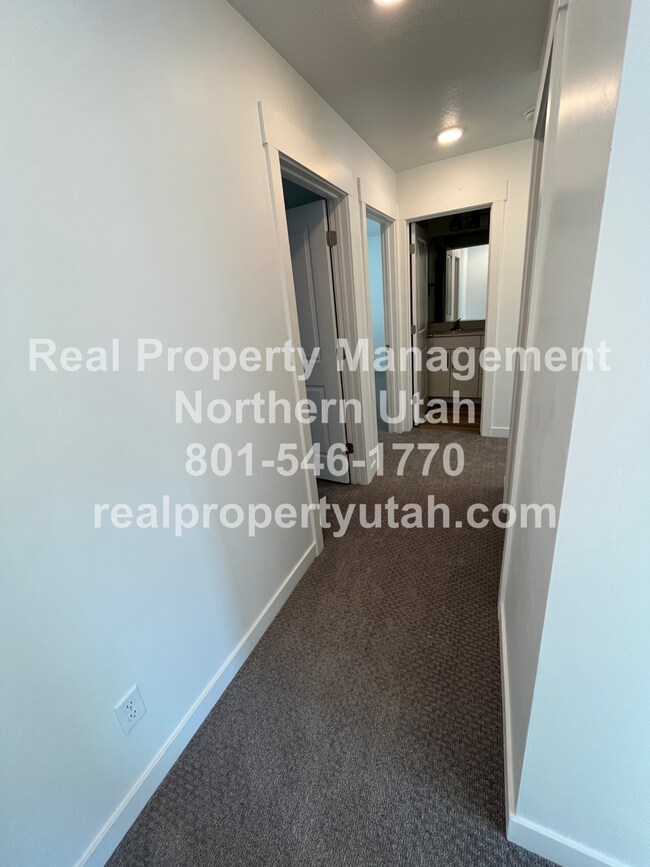 Building Photo - 3084 N 1600 E