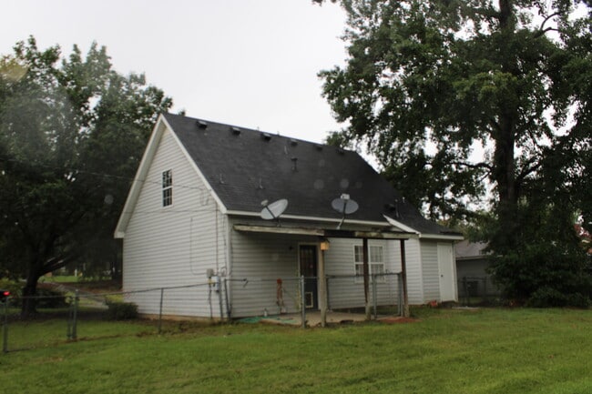 Building Photo - 810 S Willowick Dr