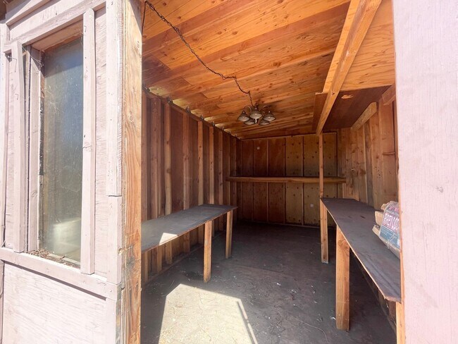 Building Photo - Beautiful Remodeled 4 Bedroom 2 Bathroom H...