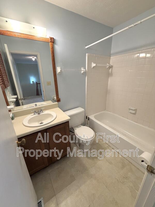 Building Photo - 1183 Red Oak Cove
