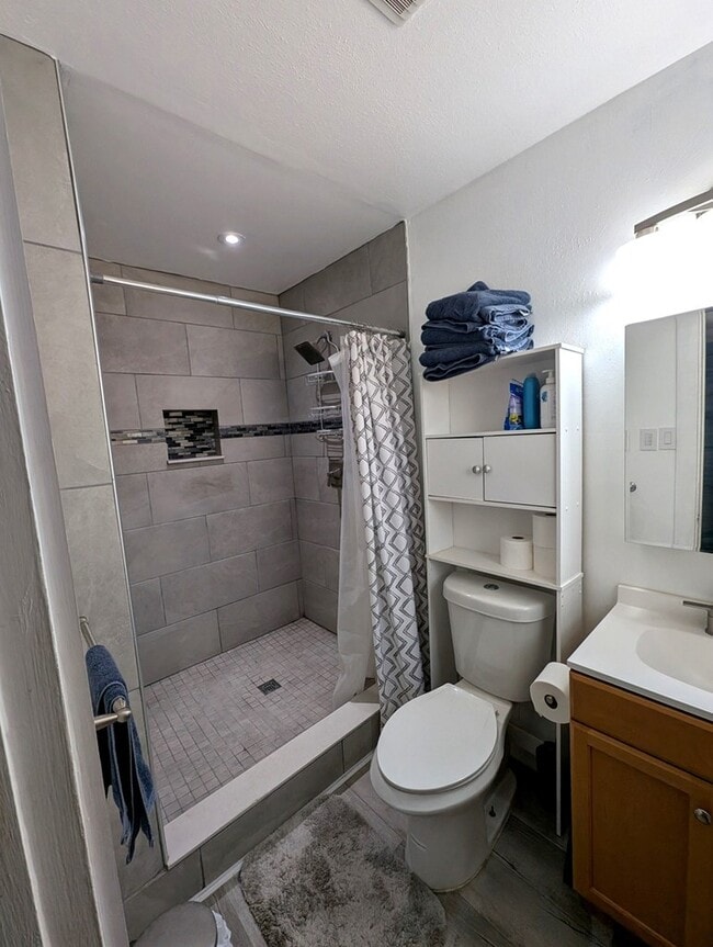 Building Photo - 1202 Douglas Dr