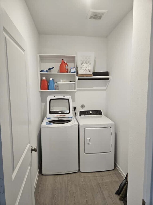 Building Photo - 26610 Coast Redwood Dr