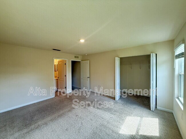 Building Photo - 7765 Legacy Trl