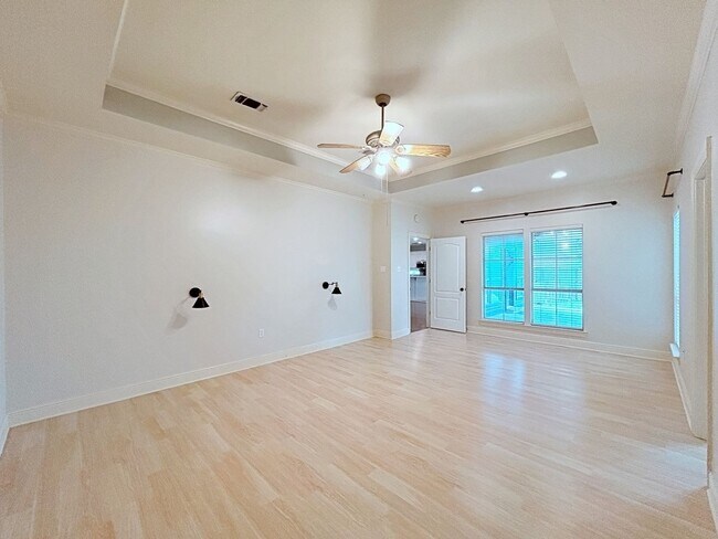 Building Photo - 3919 Meadow Ridge Dr
