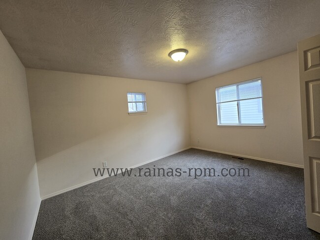 Building Photo - 1885 N Allumbaugh St