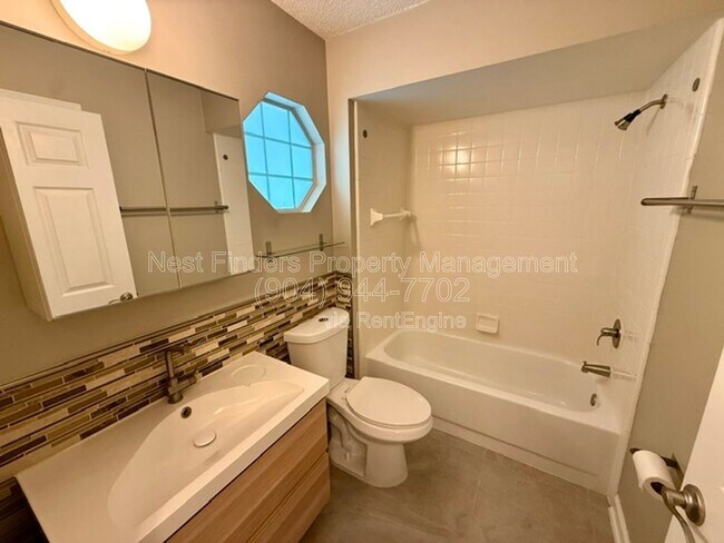 Building Photo - 1695 Evans Dr S