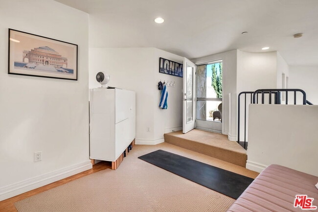 Building Photo - 15206 Burbank Blvd