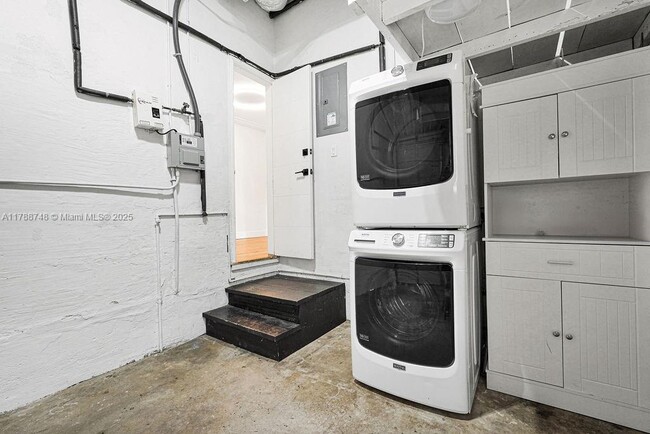 Building Photo - 234 NW 45th St