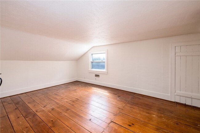 Building Photo - 1253 Fairport Rd