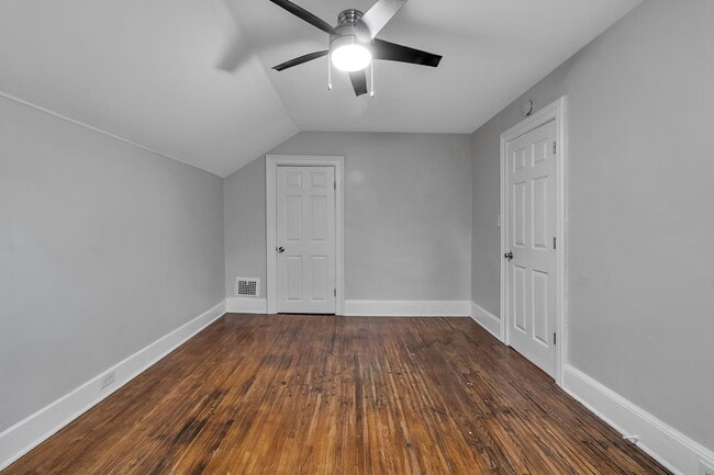 Building Photo - 105 Mariner St