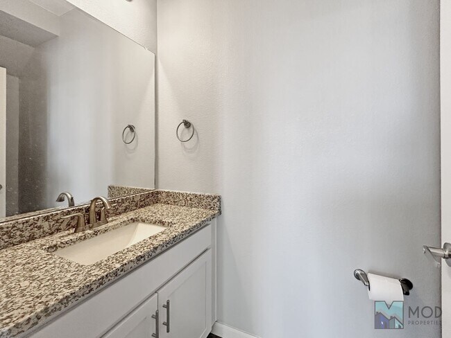 Building Photo - $0 DEPOSIT OPTION. SPACIOUS 4-BEDROOM, 3.5...