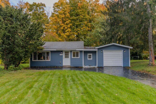 Primary Photo - Lakeside Retreat on Duck Lake Peninsula