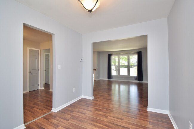 Building Photo - 647 Regent Rd