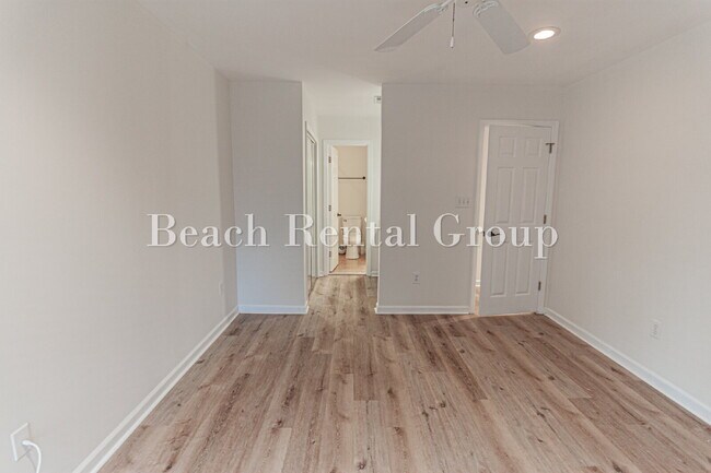 Building Photo - 3 Bedroom Gated Community in Surfside Beach