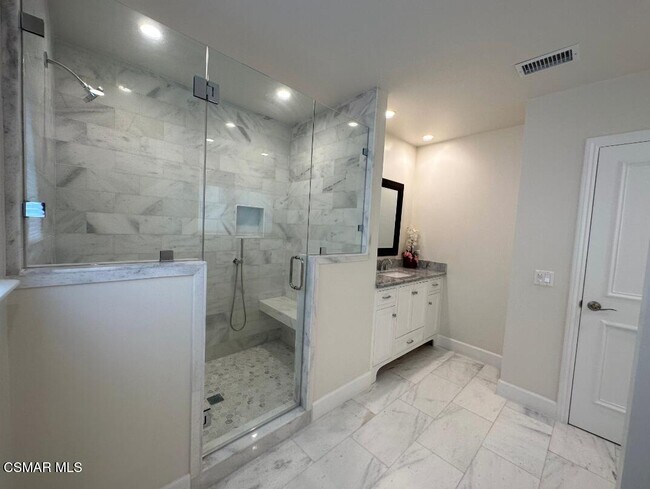 Building Photo - 4656 Vanalden Ave