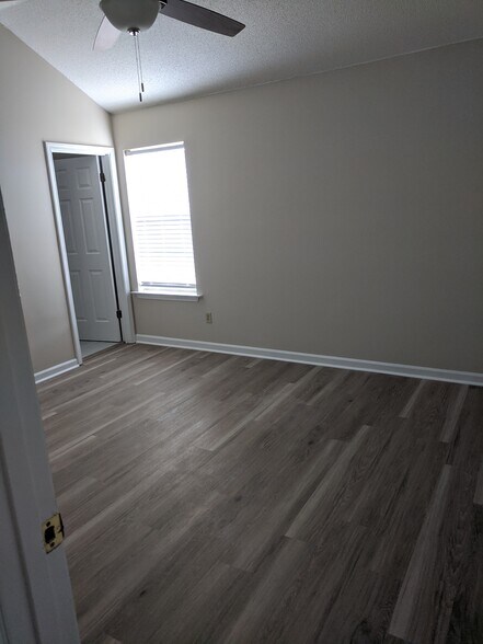 Building Photo - 7746 Shadowland Dr