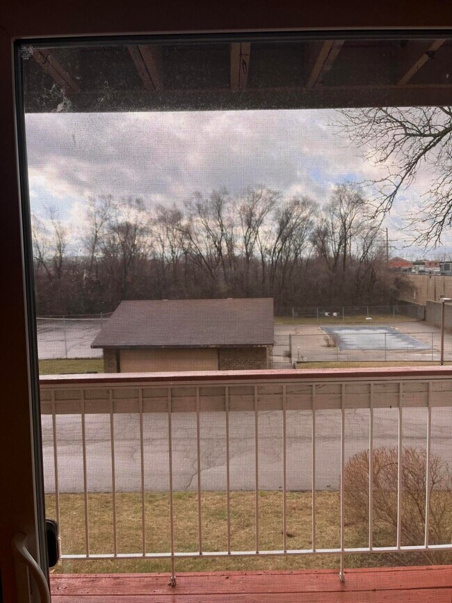 Building Photo - 30445 W 14 Mile Rd