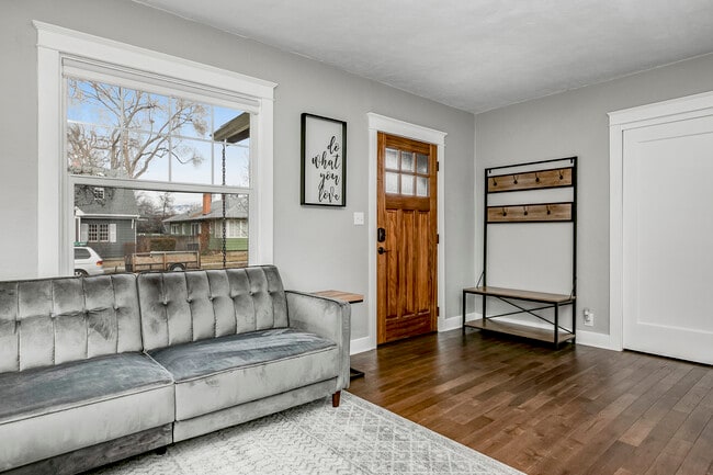 Building Photo - 2117 W Jefferson St