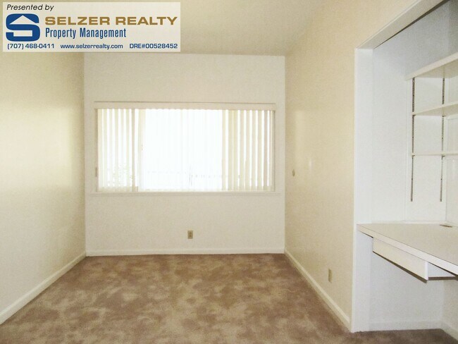 Building Photo - Spacious 4 bd. gated country estate w/ pool!