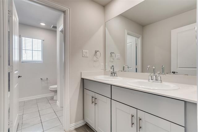 Building Photo - 10901 Tamarisk Dr