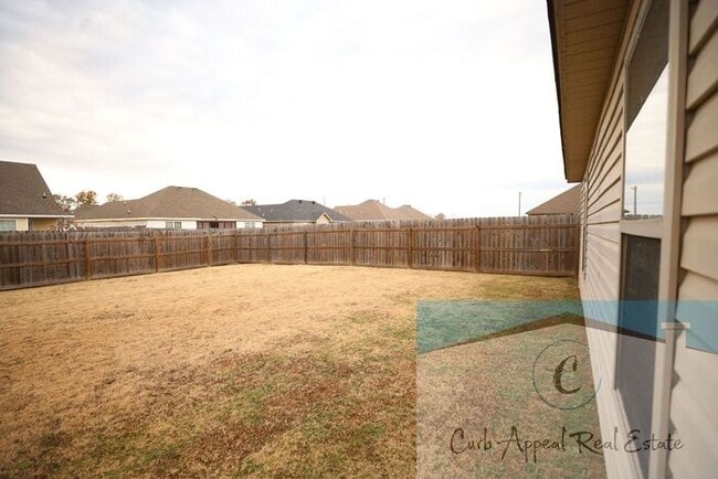 Building Photo - Beautiful 4 bed, 2 bath home with fenced back yard - Nettleton!!