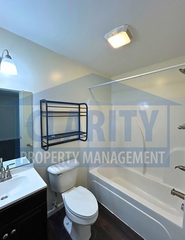 Building Photo - Two bedroom townhome w/garage!