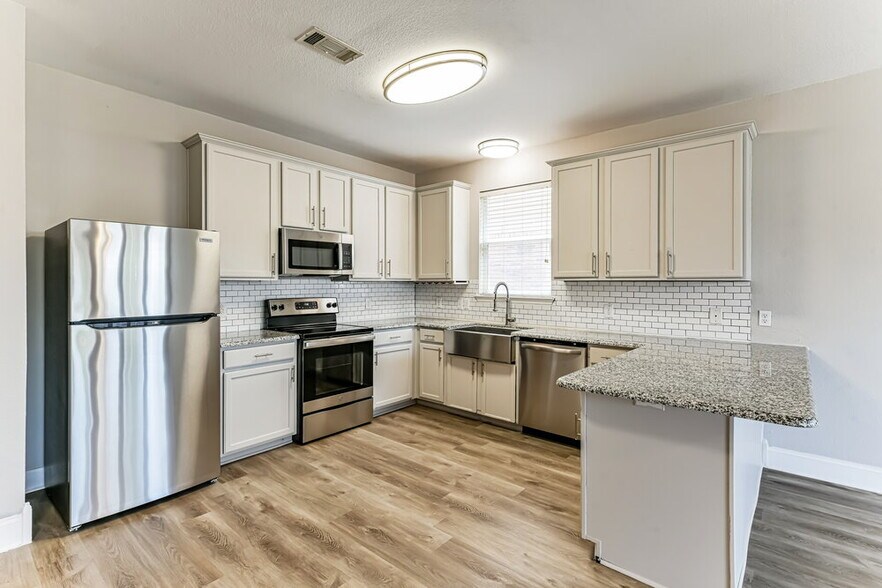 Building Photo - 5621 Starwood Ct