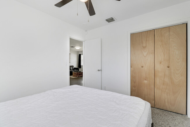 Building Photo - 117 E 25th St