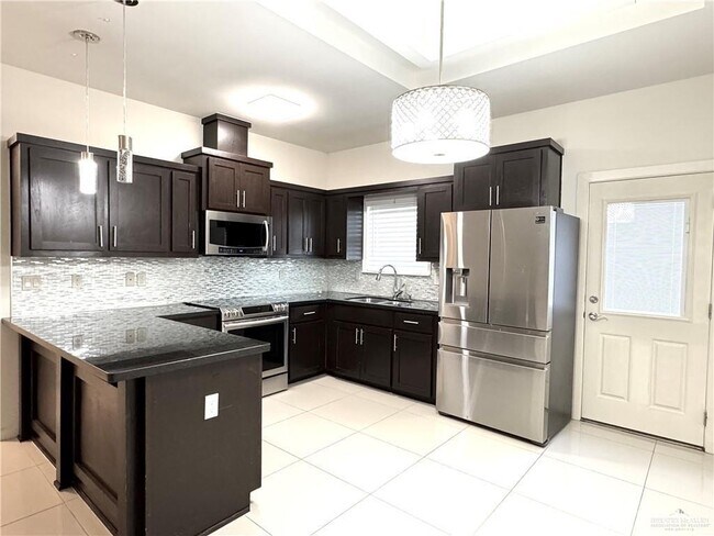 Building Photo - 18 Sabercat Ave