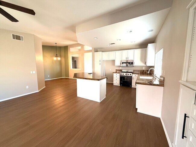 Building Photo - 4 Bed Single Story Home for rent in Wildomar