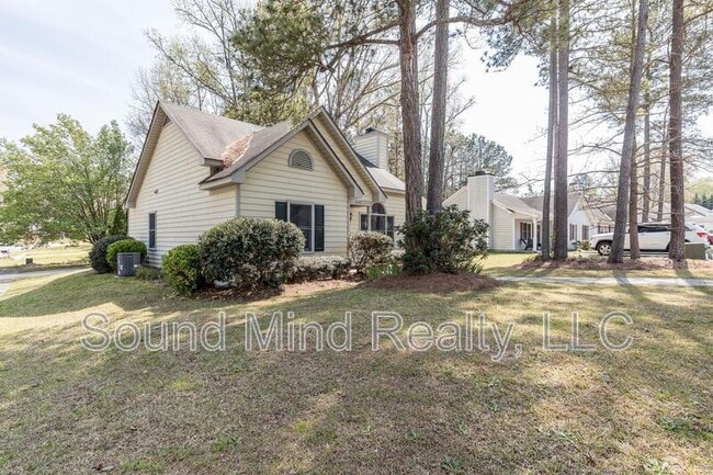 Building Photo - 2145 Tanglewood Rd