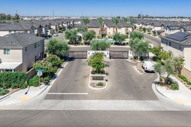 Building Photo - 6319 E Riesling Dr