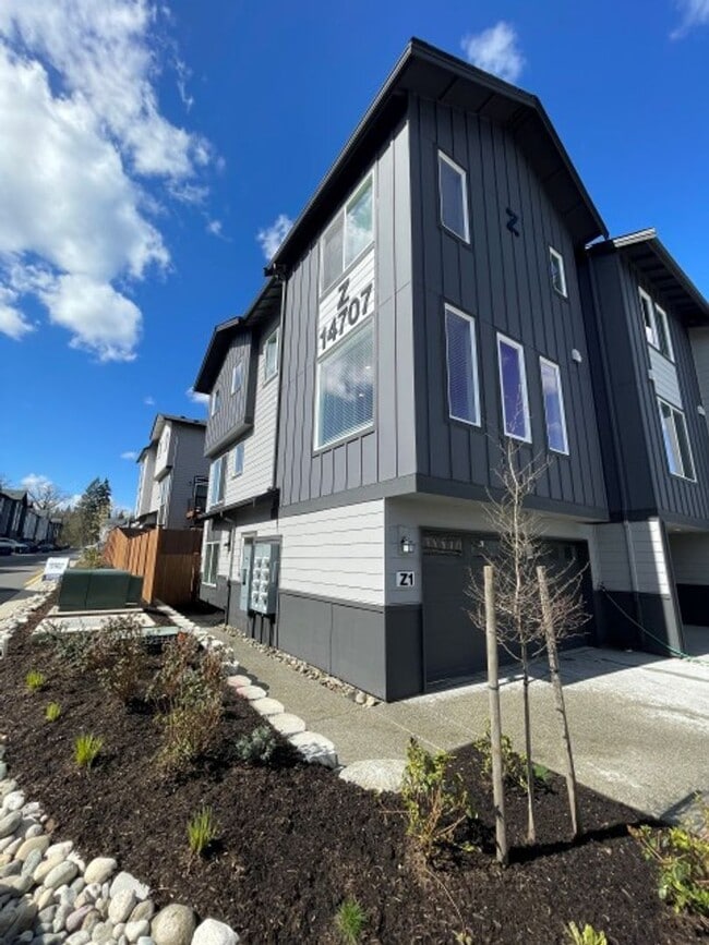 Building Photo - 4Bd/3.5Ba Snohomish Townhouse
