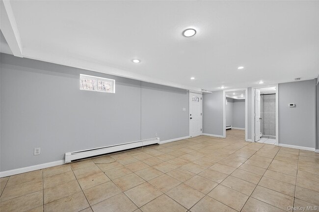 Building Photo - 552 Old Country Rd