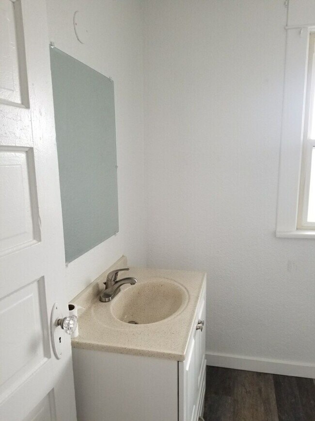 Building Photo - 1205 W Yakima Ave