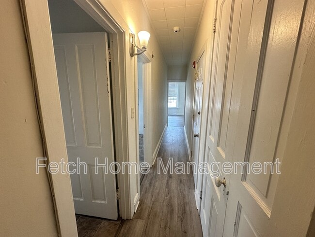 Building Photo - 825 Church St