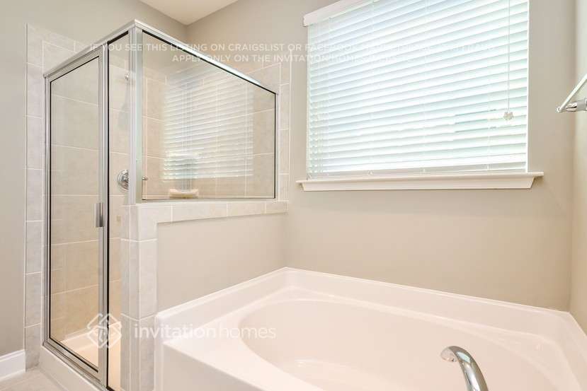 Building Photo - 42 Pearsall Farm Ln