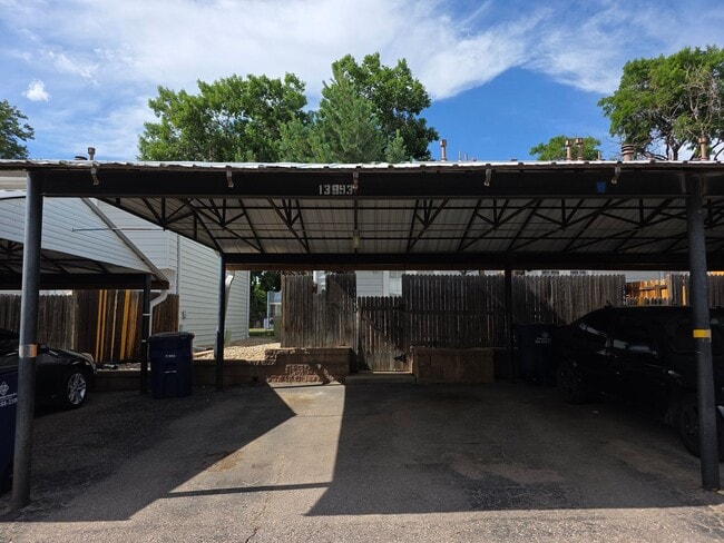 Building Photo - Great 3 Bedroom Townhouse In Aurora!