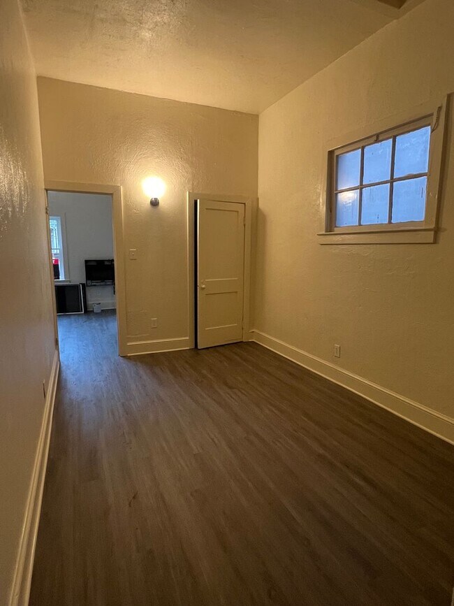 Building Photo - Fully Renovated 2 Bedroom Single Family Home